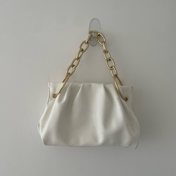 House Of Want 
•Purse CHILL Framed Clutch Vegan white
•Bag Big Chain Hinged - Picture 5 of 5